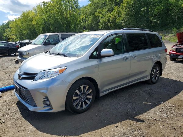 2020 TOYOTA SIENNA Q grade