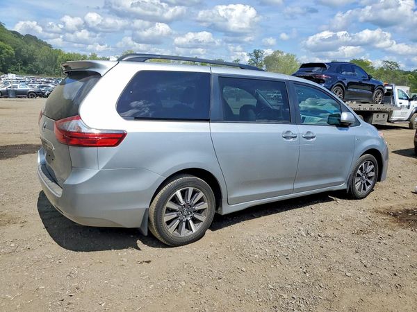 2020 TOYOTA SIENNA Q grade