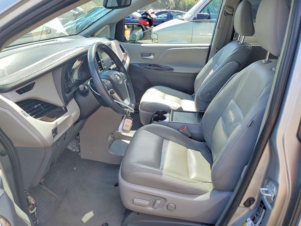 2020 TOYOTA SIENNA Q grade