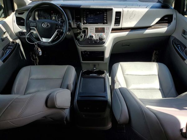2020 TOYOTA SIENNA Q grade