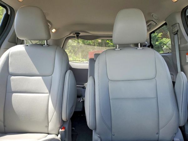 2020 TOYOTA SIENNA Q grade