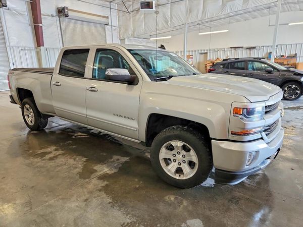 2018 CHEVROLET SILVERADO LT — Passenger 3/4