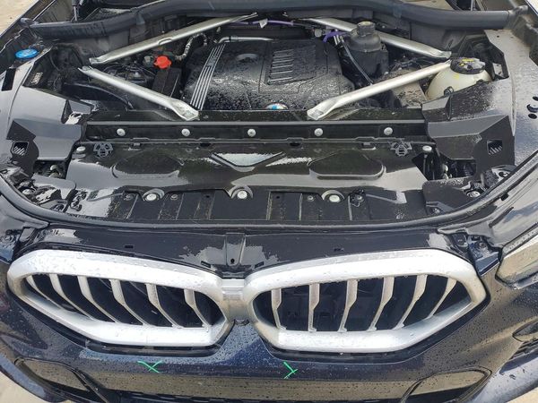 2022 BMW X6 xDrive40i — Engine bay