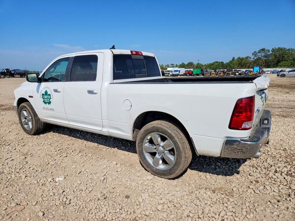 2016 RAM 1500 SLT CREW CAB 4X4