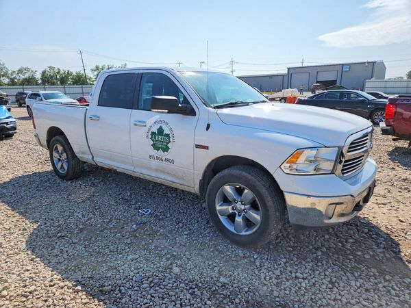 2016 RAM 1500 SLT CREW CAB 4X4