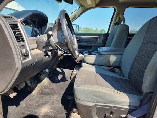 2016 RAM 1500 SLT CREW CAB 4X4