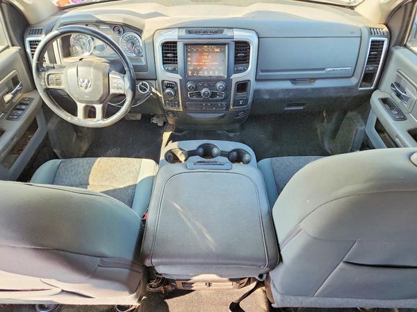 2016 RAM 1500 SLT CREW CAB 4X4