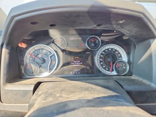 2016 RAM 1500 SLT CREW CAB 4X4