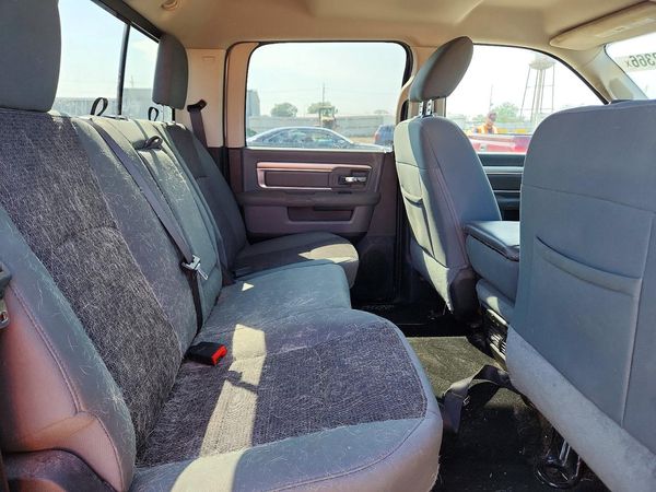 2016 RAM 1500 SLT CREW CAB 4X4