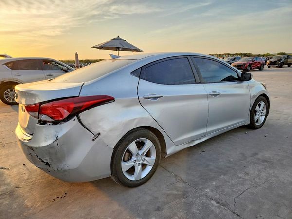 2014 HYUNDAI ELANTRA GLS (Middle)