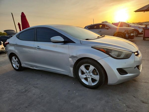 2014 HYUNDAI ELANTRA GLS (Middle)