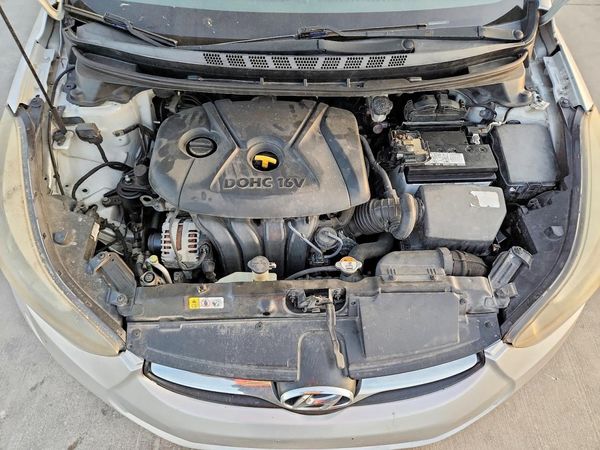 2014 HYUNDAI ELANTRA GLS (Middle)