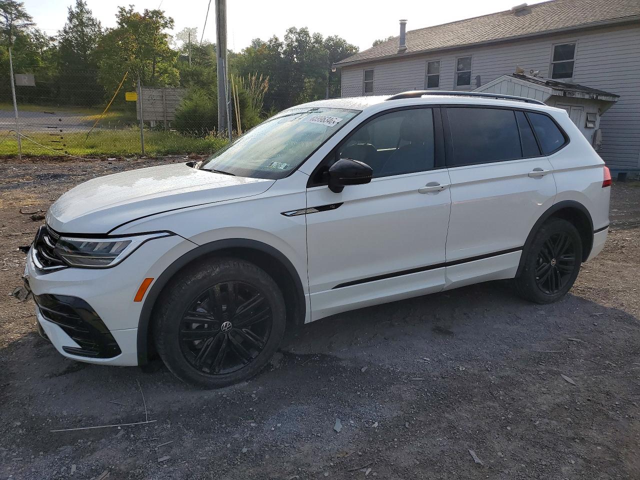 2022 VOLKSWAGEN TIGUAN 4Motion SE R-Line Black