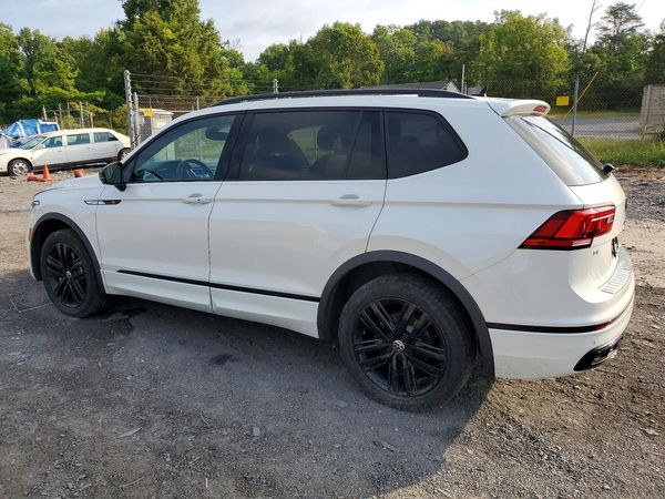 2022 VOLKSWAGEN TIGUAN 4Motion SE R-Line Black
