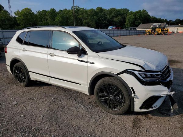 2022 VOLKSWAGEN TIGUAN 4Motion SE R-Line Black