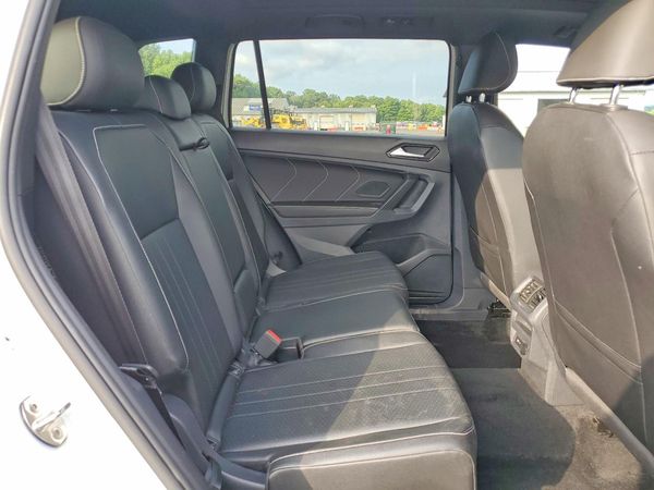 2022 VOLKSWAGEN TIGUAN 4Motion SE R-Line Black