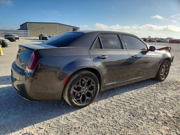 2019 CHRYSLER 300