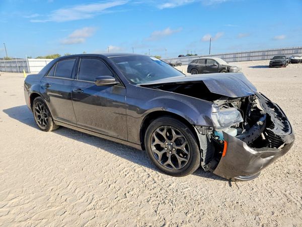 2019 CHRYSLER 300