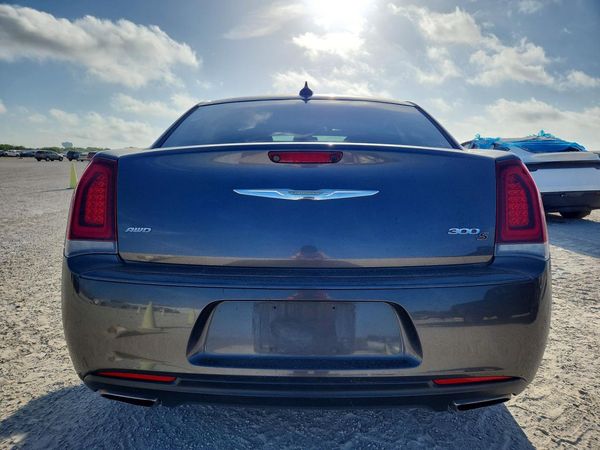 2019 CHRYSLER 300