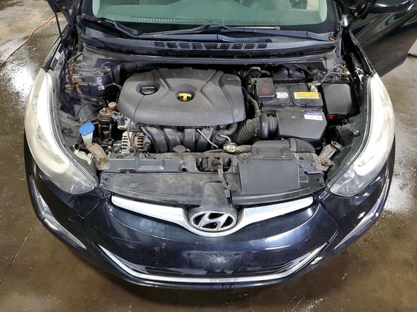 2014 HYUNDAI ELANTRA GLS (Middle)
