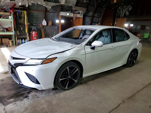 2018 TOYOTA CAMRY