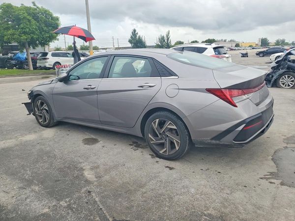 2024 HYUNDAI ELANTRA
