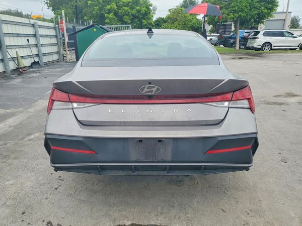 2024 HYUNDAI ELANTRA