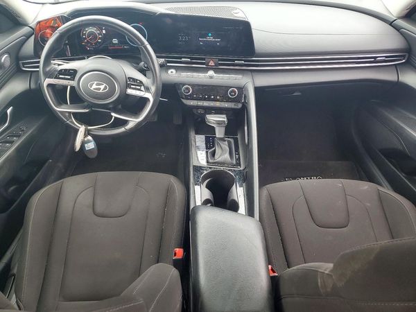 2024 HYUNDAI ELANTRA