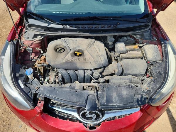 2016 HYUNDAI ELANTRA — Engine bay