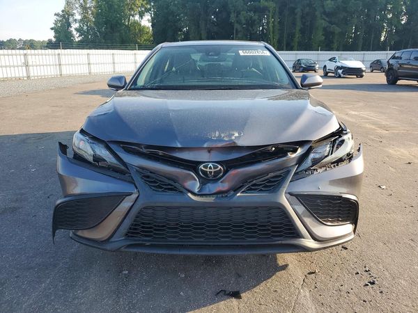 2021 TOYOTA CAMRY SE + Convenient Pkg
