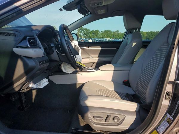 2021 TOYOTA CAMRY SE + Convenient Pkg