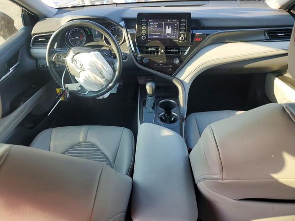 2021 TOYOTA CAMRY SE + Convenient Pkg