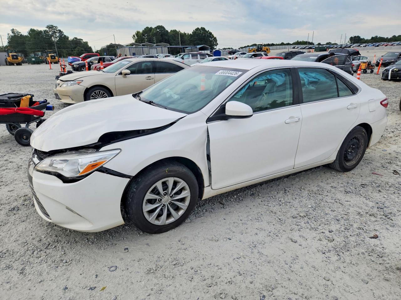 2016 TOYOTA CAMRY — Front 3/4