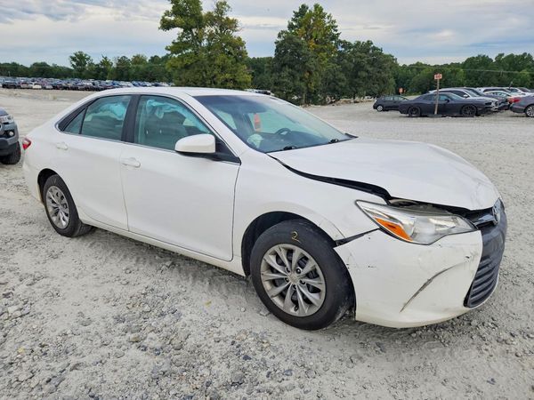 2016 TOYOTA CAMRY — Passenger 3/4