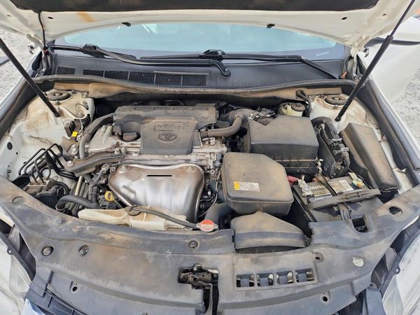 2016 TOYOTA CAMRY — Engine bay