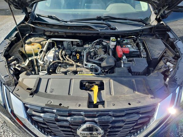 2021 NISSAN ROGUE SV — Engine bay