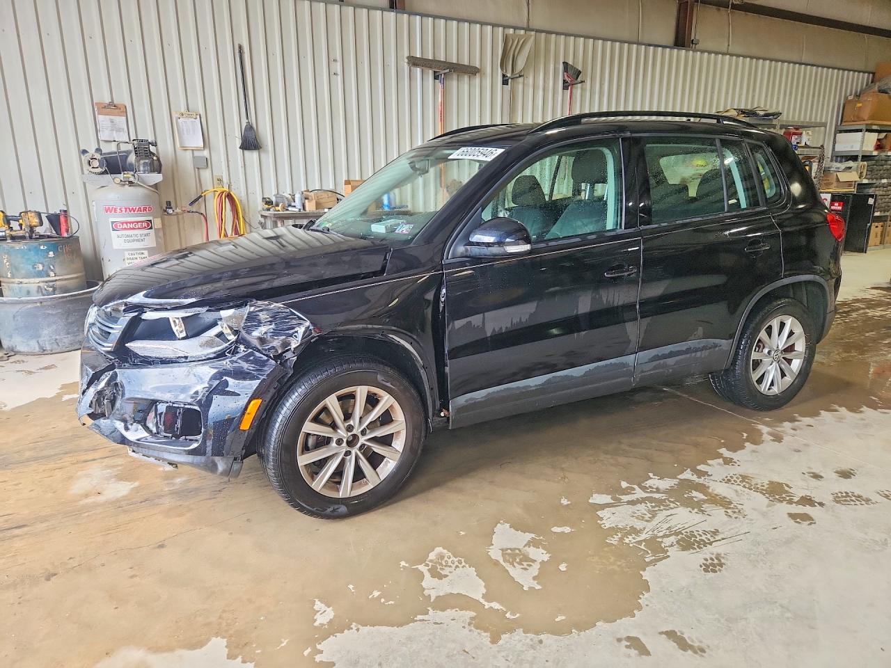 2017 VOLKSWAGEN TIGUAN — Front 3/4