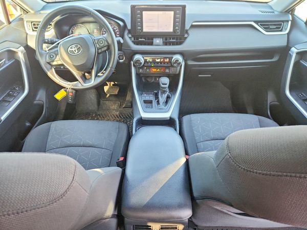2020 TOYOTA RAV4 XLE