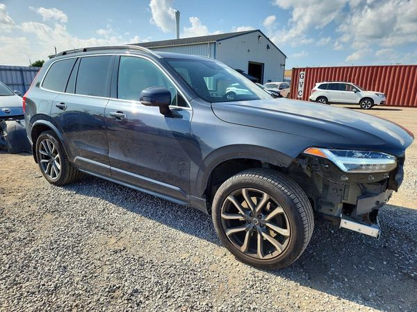 2017 VOLVO XC90 Momentum