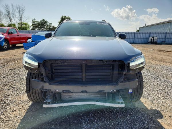 2017 VOLVO XC90 Momentum