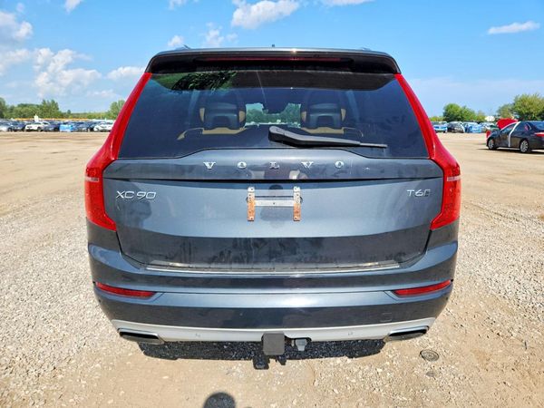 2017 VOLVO XC90 Momentum