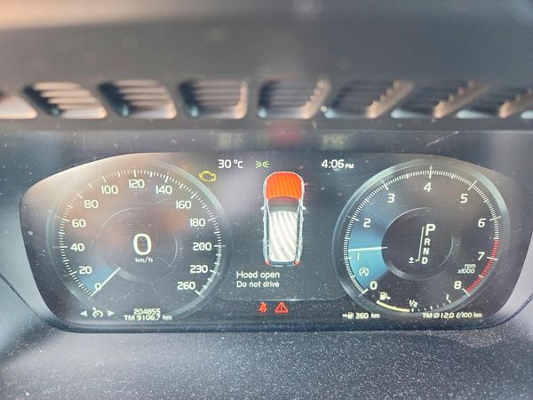 2017 VOLVO XC90 Momentum
