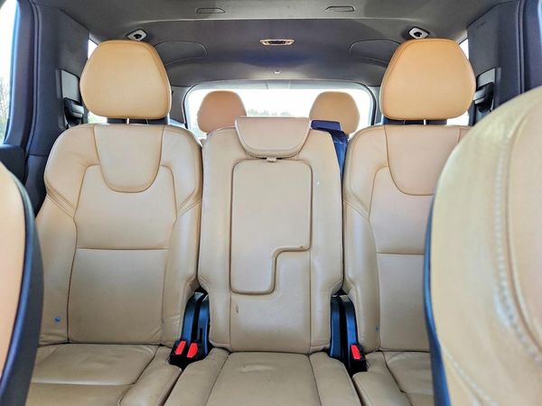 2017 VOLVO XC90 Momentum