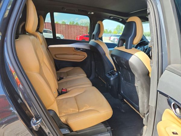 2017 VOLVO XC90 Momentum
