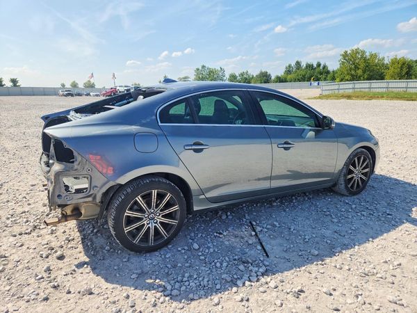 2017 VOLVO S60