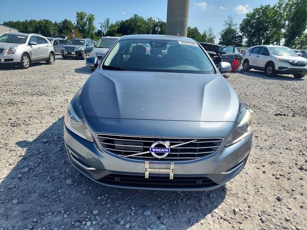 2017 VOLVO S60