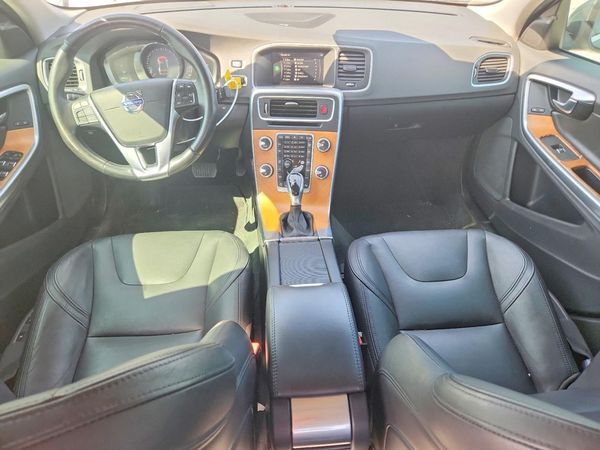 2017 VOLVO S60
