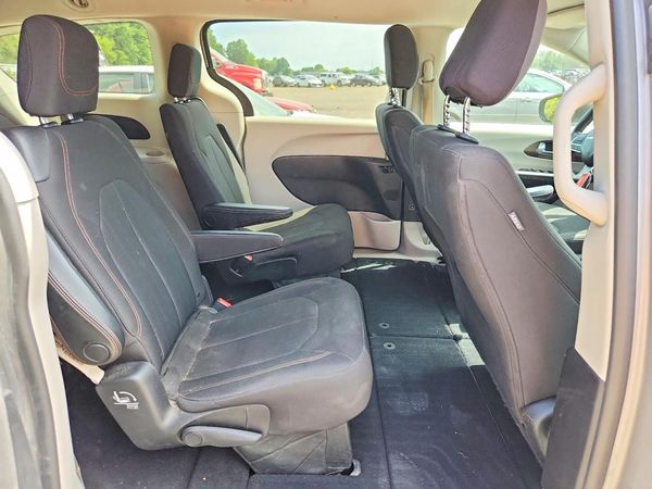 2017 CHRYSLER PACIFICA LX