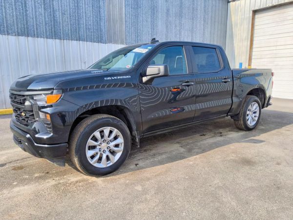 2025 CHEVROLET SILVERADO Custom — Front 3/4
