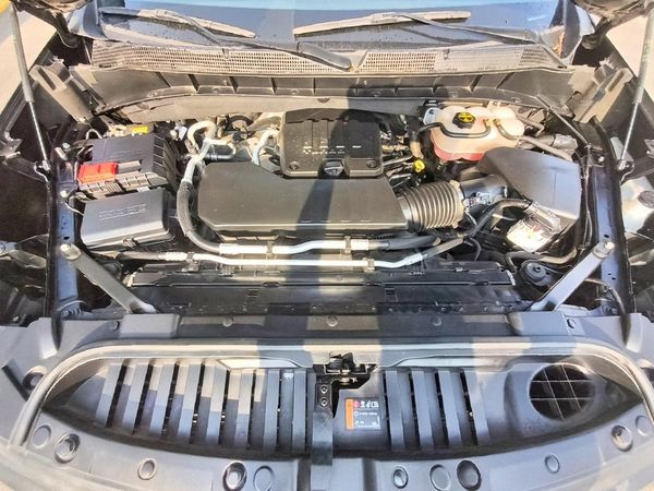 2025 CHEVROLET SILVERADO Custom — Engine bay